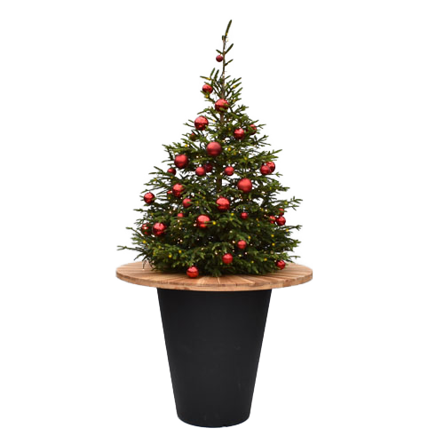 Kerstboom incl. verlichting en rode kerstballen in zwarte "Olla"pot met houten blad