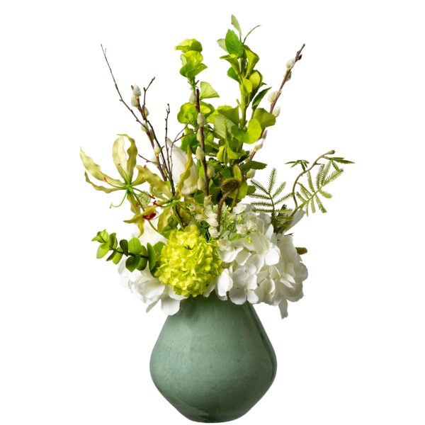 Zeegroene vaas met zijden seizoensbloemen en takjes